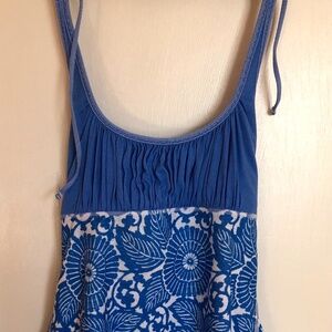 Lululemon cute halter top, size 8, blue and white
